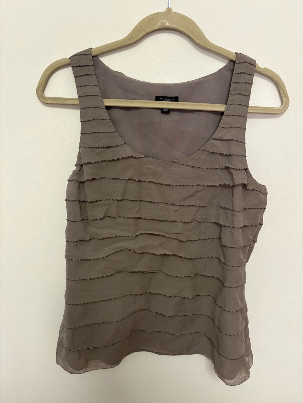ANN TAYLOR 100% Silk Georgette Silver Gray Sleeveless Pleated Blouse Sz S $89+